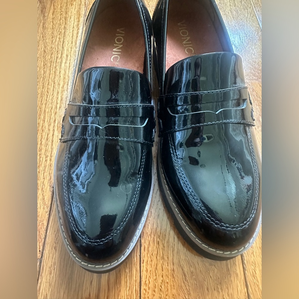 Vionic Women’s Patent Leather Loafer - Picture 3 of 5